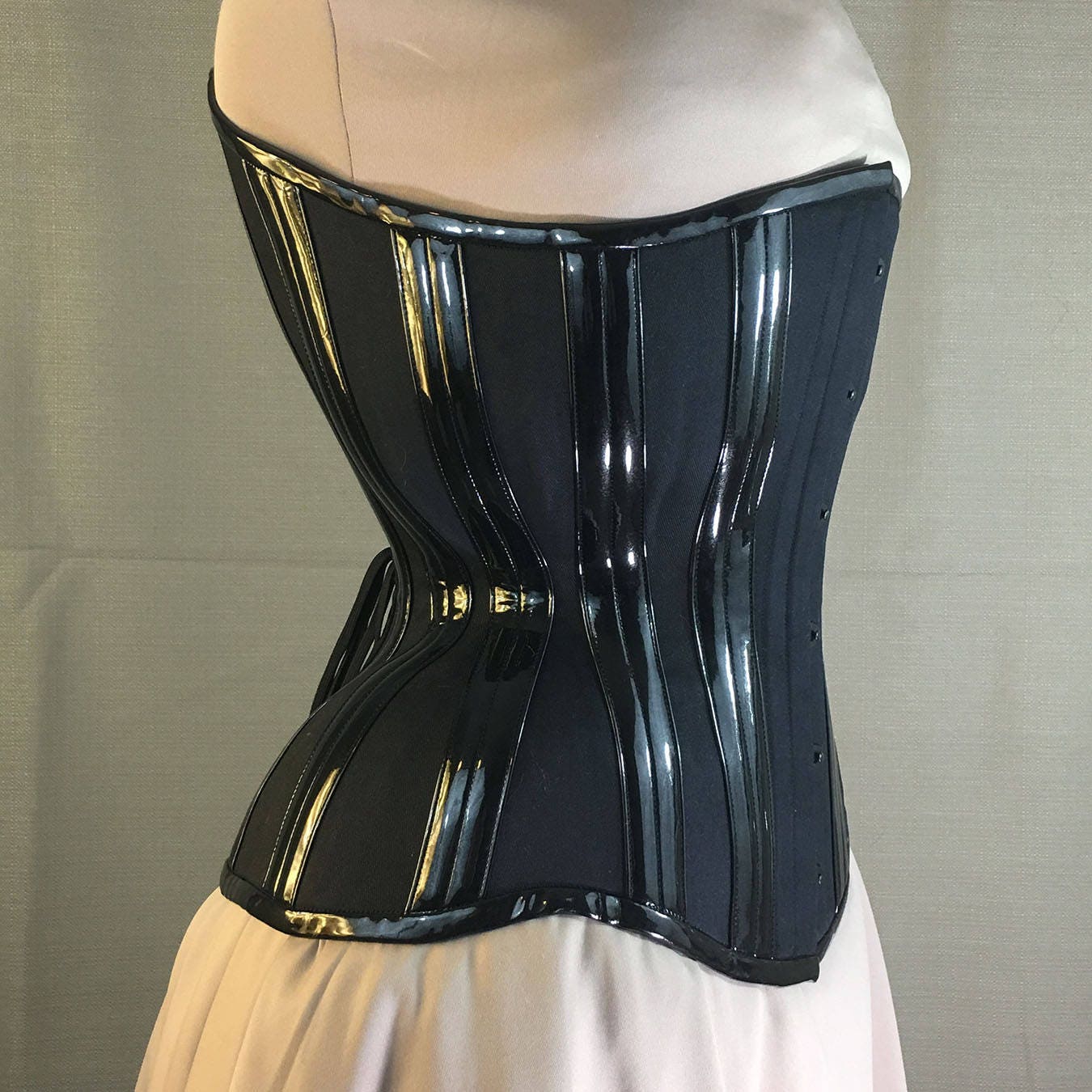 Neue Mcc-90 Schwarz Baumwolle Pvc Unterbrust Lange Linie Engschnüren Taille Training Korsett Mystic Stadt Korsetts Neue Mcc-90 Schwarz Baumwolle Pvc Unterbrust Lange Linie Engschnüren Taille Training Korsett Mystic Stadt Korsetts von MystiCCityCorsets