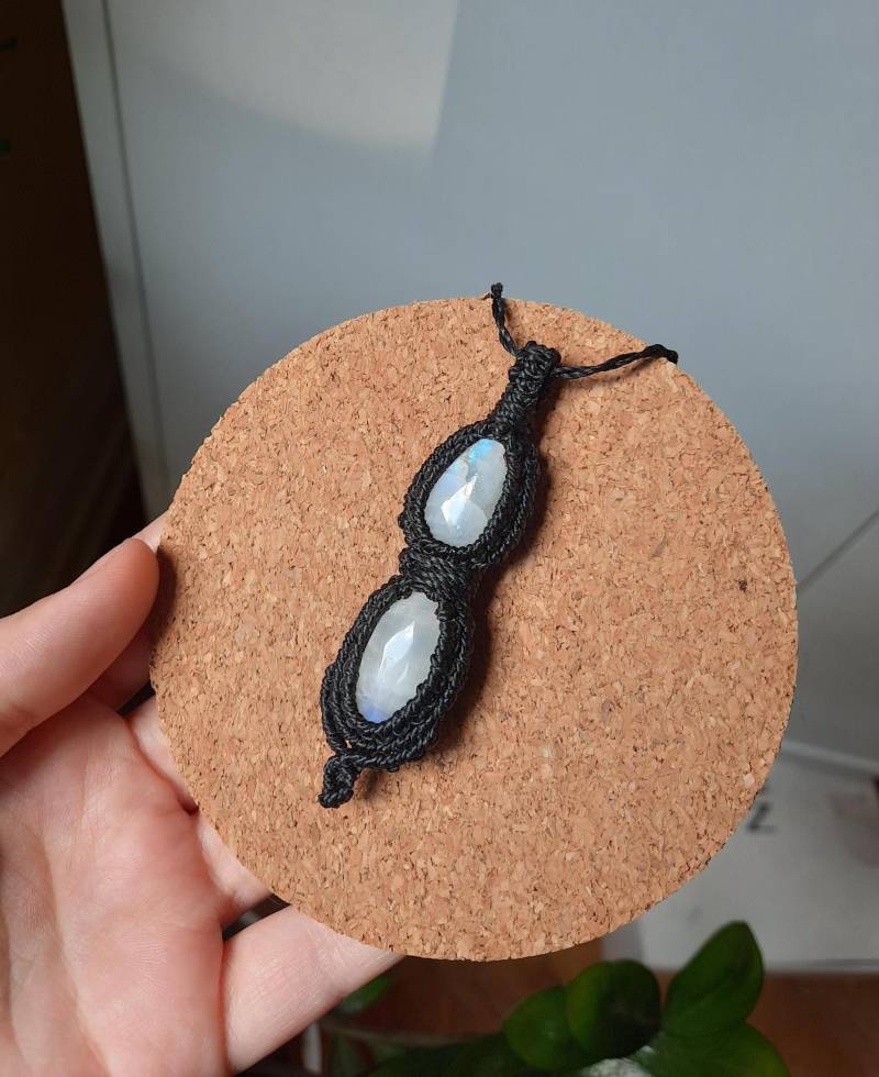 Mondstein Doppel Anhänger, Makramee Kette, Edelsteinschmuck, Kristalle Mondstein Doppel Anhänger, Makramee Kette, Edelsteinschmuck, Kristalle von MysticGemJewelryy