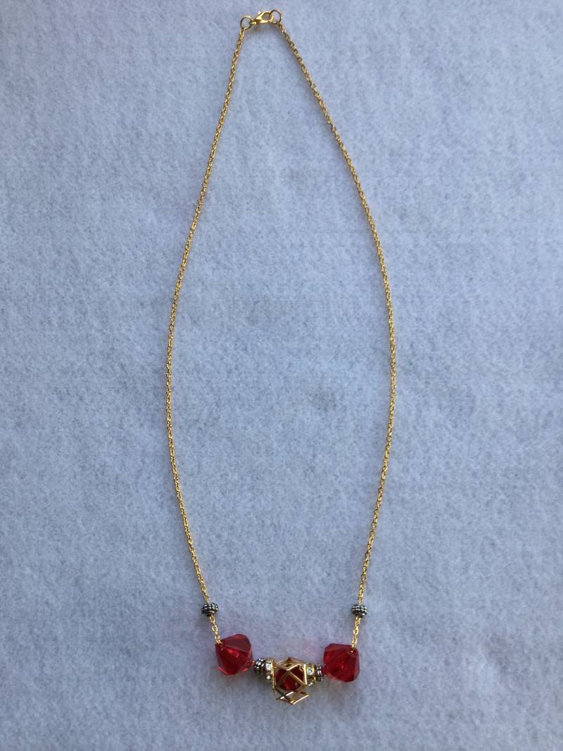 Gold Halskette Mit Roten Edelstein in Einem Goldenen Käfig von MysticMerchantGifts