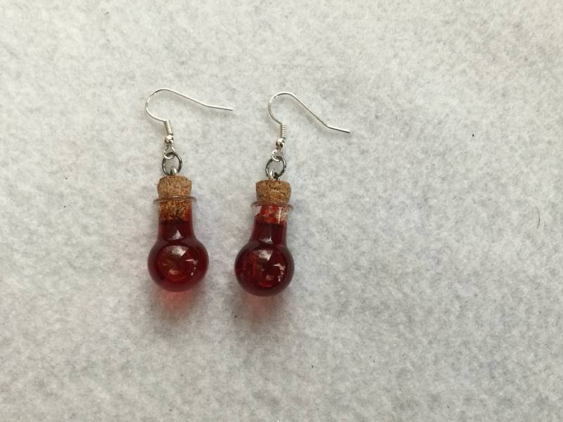 Rote Runde Zaubertrank Miniatur Flasche Ohrringe von MysticMerchantGifts