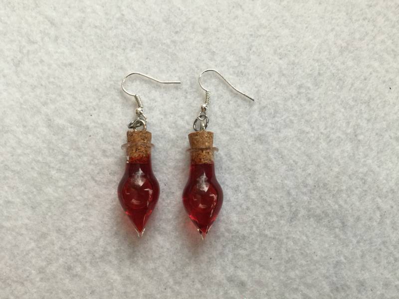 Rote Zaubertrank Flasche Ohrringe von MysticMerchantGifts