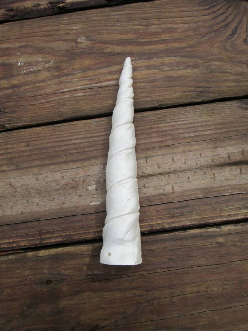 Einhorn Kostüm, Cosplay, Goldenes Horn, Handgemacht, Nach Maß, Spiralhorn, Über 20 cm Groß von MysticRealmsArtist