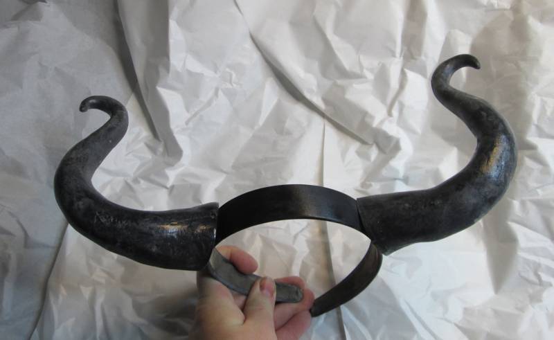 Große Kostüm Hörner, Drachen Handgemacht, Tragbare Jahrmarkt, Larp, Halloween-Kostüm, Kunst, Sonderanfertigung von MysticRealmsArtist