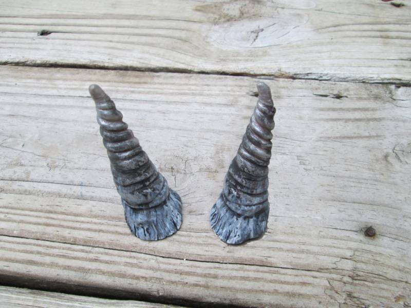 Handgefertigte Gedrehte Kostümhörner Aus Resin Leichtes Cosplay Accessoire Handgefertigte Gedrehte Kostümhörner Aus Resin Leichtes Cosplay Accessoire von MysticRealmsArtist
