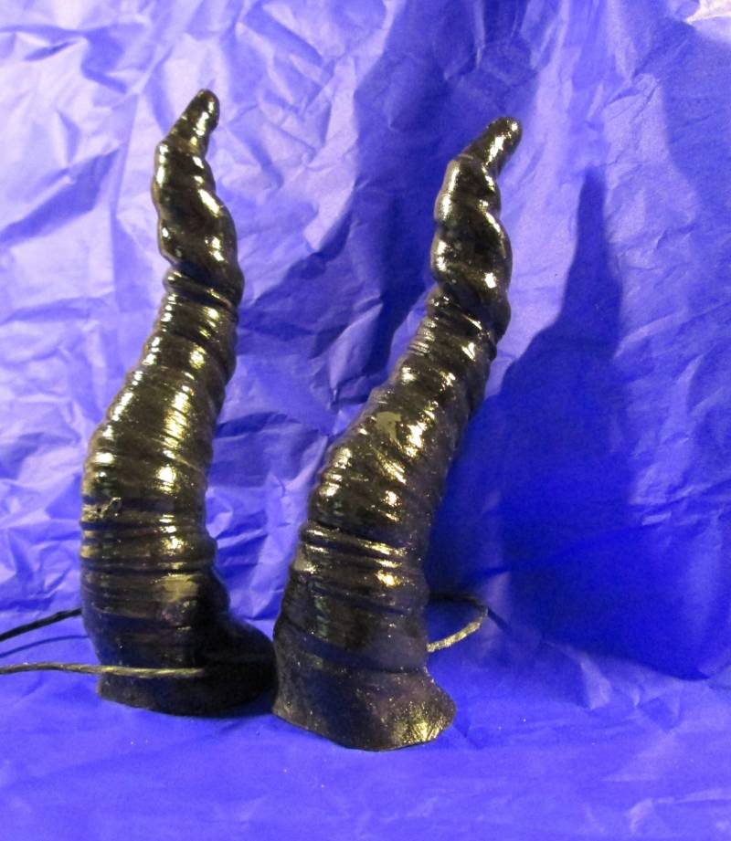 Handgefertigte Twisted Resin Satyr Hörner Leichtes Cosplay Handgefertigte Twisted Resin Satyr Hörner Leichtes Cosplay von MysticRealmsArtist