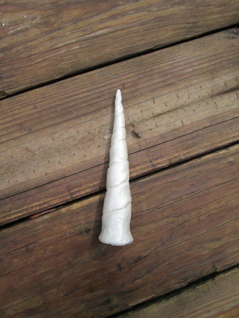 Handgemachtes Einhorn-Horn Aus Resin Kostüm-Spiralhorn, 15cm Handgemachtes Einhorn-Horn Aus Resin Kostüm-Spiralhorn, 15cm von MysticRealmsArtist