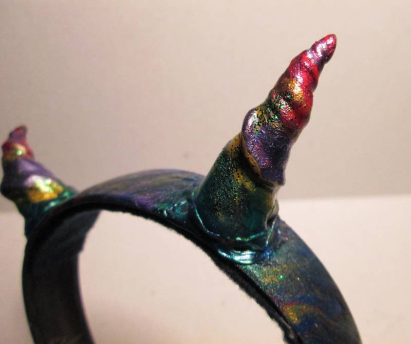 Handmade Resin Baby Drachen Hörner Kostüm Haarband Handmade Resin Baby Drachen Hörner Kostüm Haarband von MysticRealmsArtist