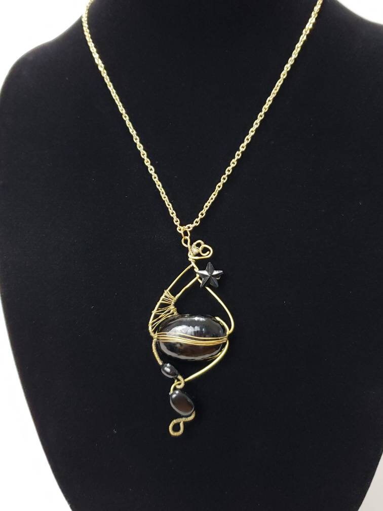 Anhänger-Halskette , Gold Und Schwarz Handgemacht, Drahtkette Kettenhalskette, Halskette Orion von MysticTrinketShop