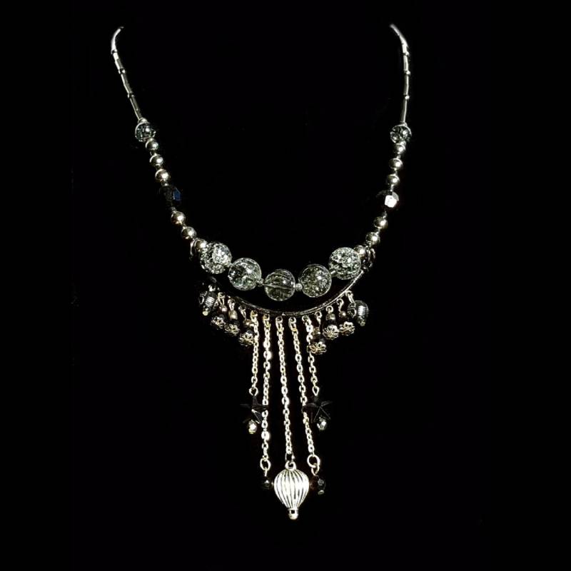 Bib Halskette, Schwarz Und Silber, Modeschmuck, Statement Halsketten, Heißluftballon, Komplizierte Klobige Halskette von MysticTrinketShop