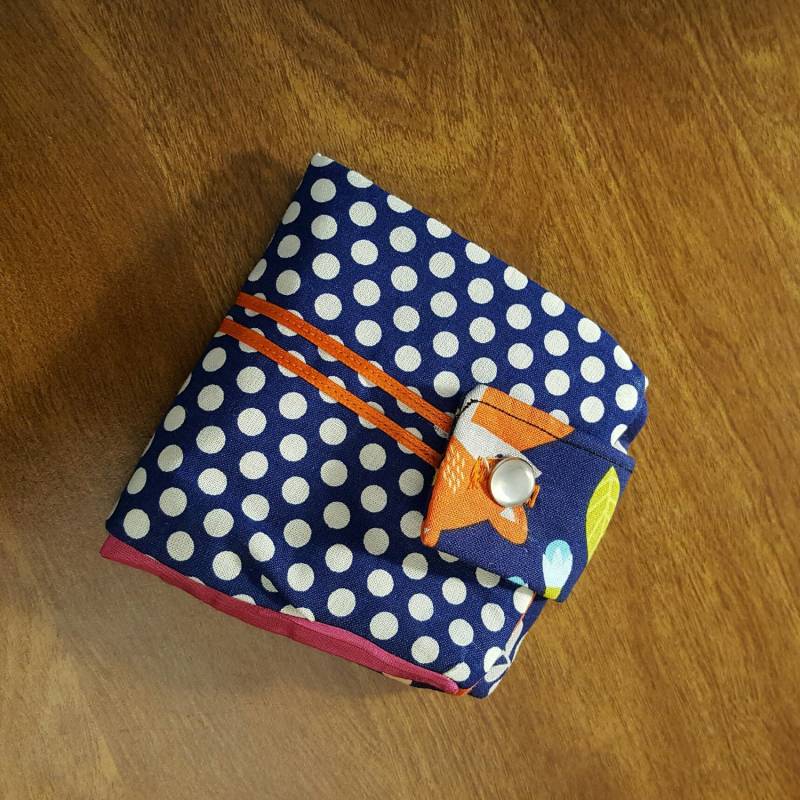 Gepunktete Geldbörse Mit Taschen, Fox Dot Geldbörse, Polka Punktzusätze, Stoffmappe, Handgemachte Marinepunktmappe von MysticTrinketShop
