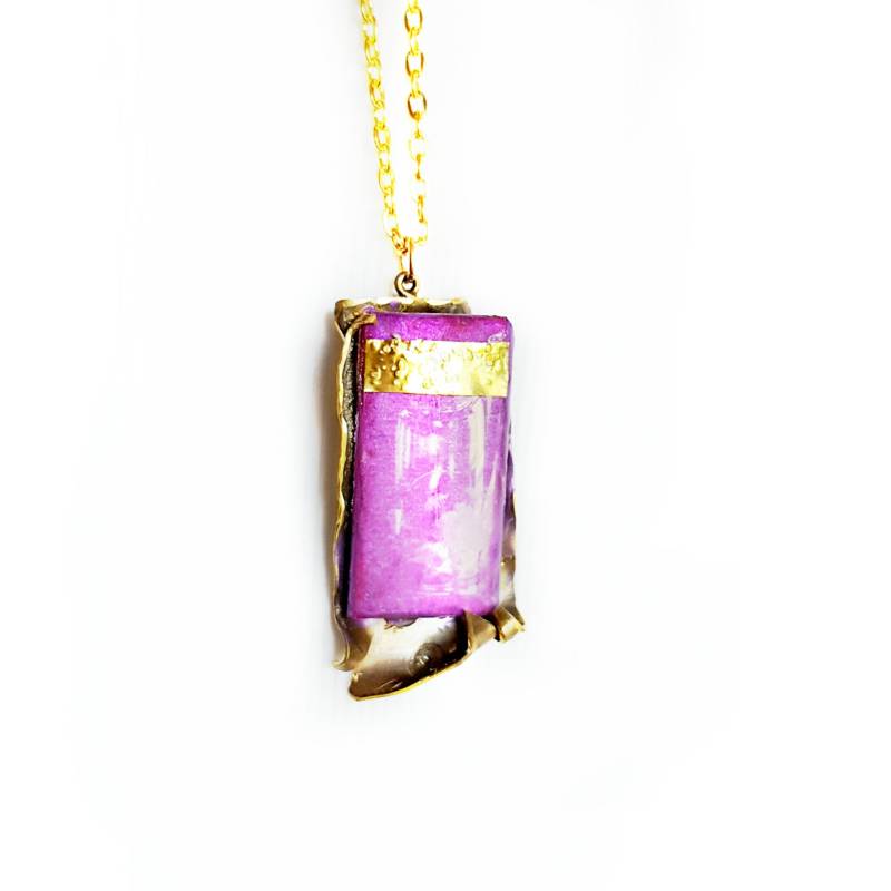 Violett Und Gold Anhänger Halskette, Avantgarde Anhänger, Schmuck, Gold, Mystictrinktshop von MysticTrinketShop