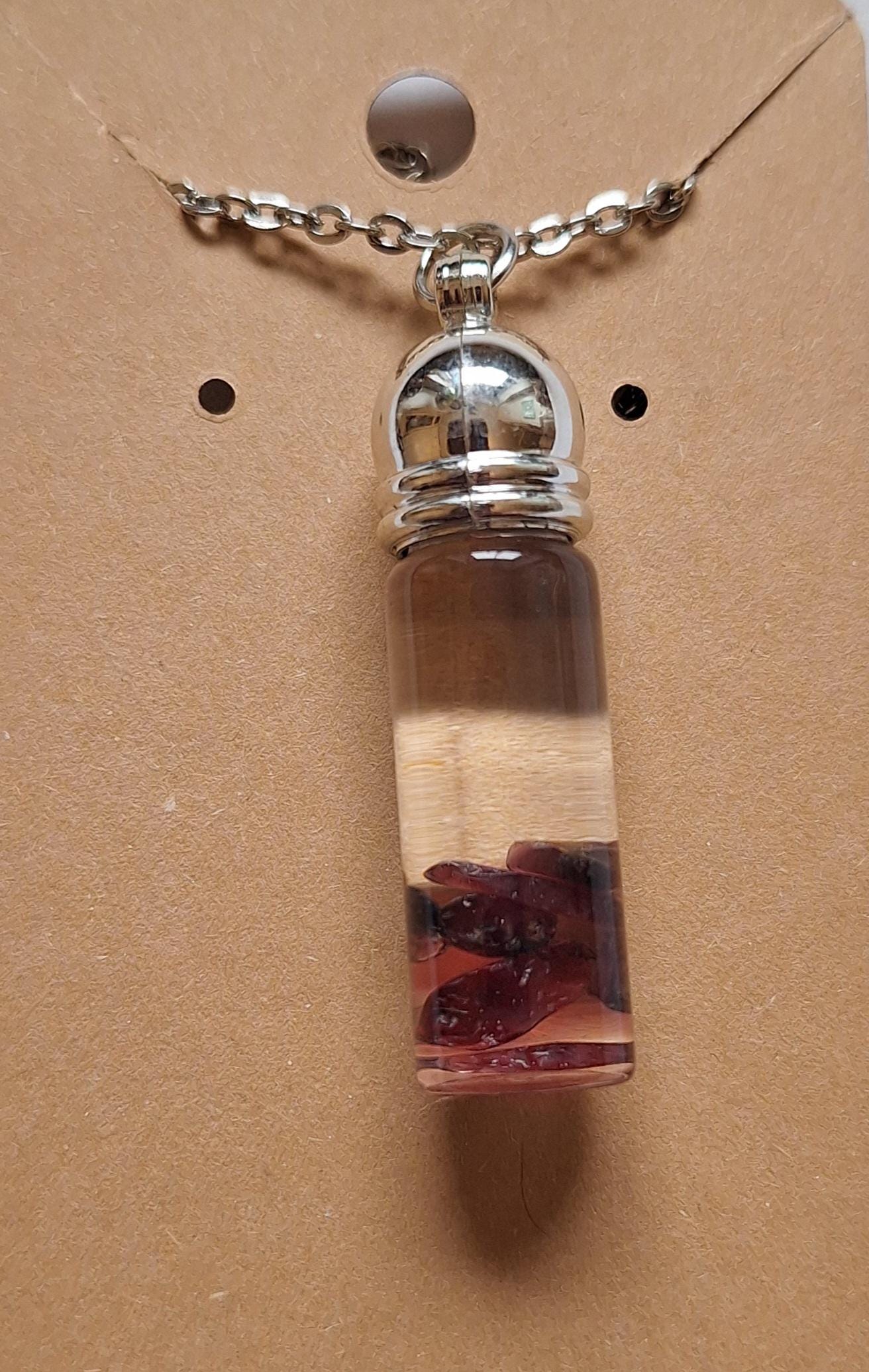 Wunschflasche Mit Halbedelsteinen Gefüllt, Sinkend, Beweglich Und Entspannend Wunschflasche Mit Halbedelsteinen Gefüllt, Sinkend, Beweglich Und Entspannend von MystiqueVolans