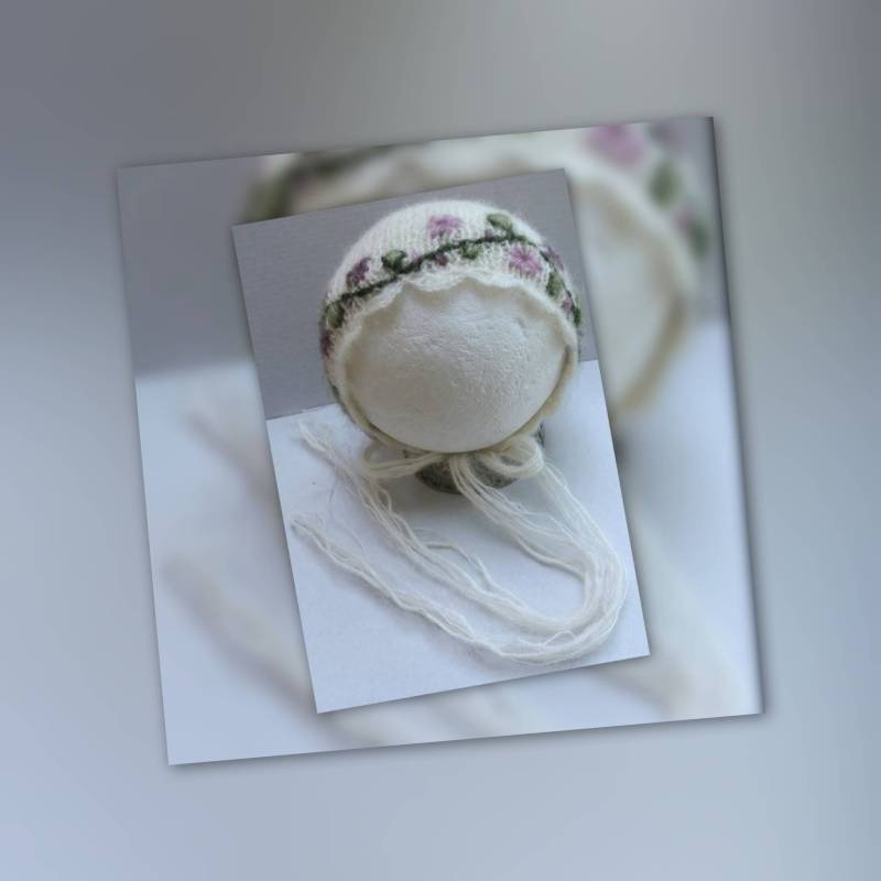 Blumenhaube Für Neugeborene „Sommerblüte" Mit Gestickten Blumen von Mysunshinepearls