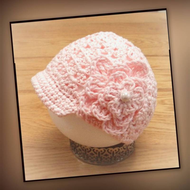 Gehäkelte Neugeborenen-Sommermütze „Marlies", Gehäkelt in Einem Wunderschönen Muster Mit Einer Schönen Blume Darauf von Mysunshinepearls