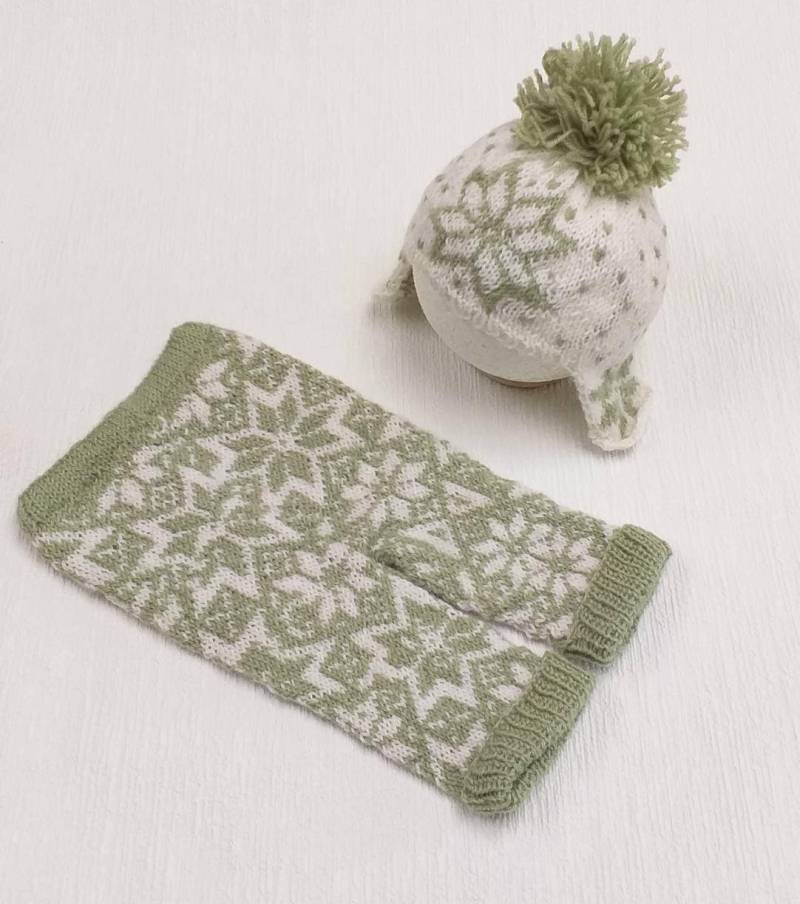 Newborn-Set „Snowflake", Für Einen Besonderen Winter-Look, Bestehend Aus Hose Und Mütze Im Schneeflockenmuster von Mysunshinepearls