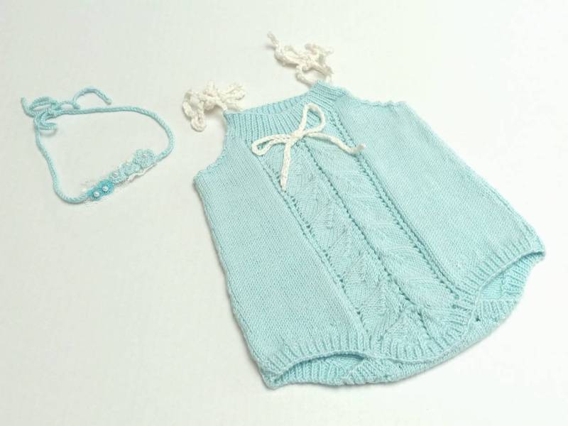 Newborn-Strampelset „Jade", Bestehend Aus Einem Wunderschönen Strick-Strampler Mit Lochmuster Auf Der Vorderseite Und Dazu Passenden Bindeband in von Mysunshinepearls