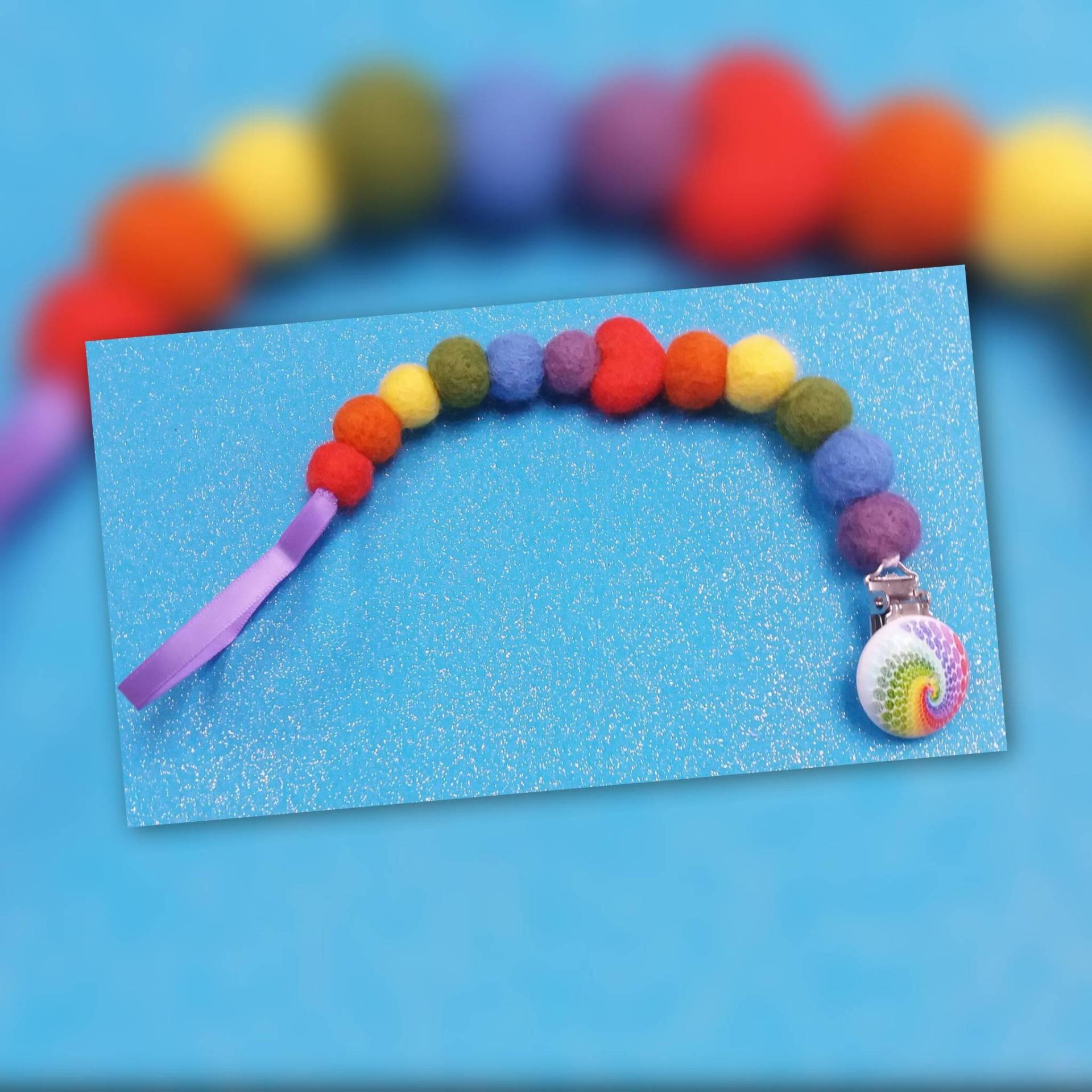 Schnullerkette „Regenbogen", Hergestellt Aus Nadelfilzperlen in Leuchtenden Regenbogenfarben von Mysunshinepearls
