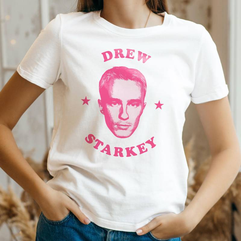 Drew Starkey Retro Inspired Unisex T-Shirt von MythicalBindings