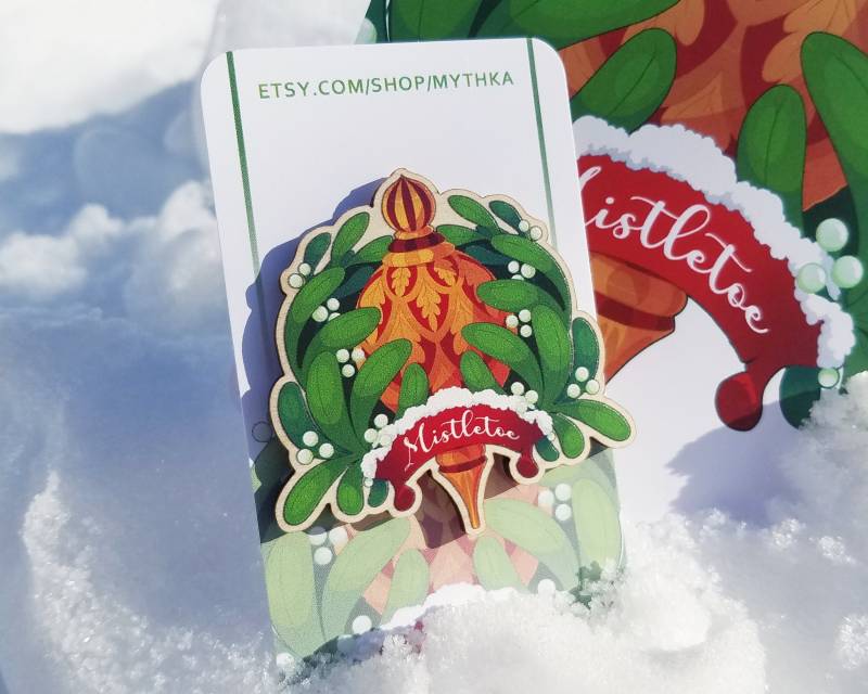 Clearance Mistelzweig-Anstecknadel Aus Nachhaltigem Holz ~ Winterferien-Festtagsabzeichen Und Überlieferungskarte von Mythka
