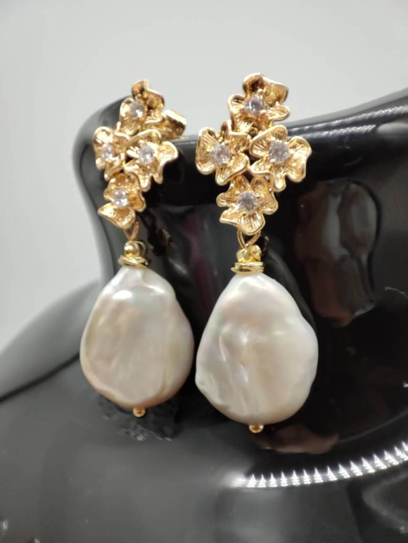 Barock Perlen Ohrringe 24 K Messing Vergoldet Hochzeit Schmuck Ohrstecker Hochwertige Brautschmuck Zirkonia Handmade von MytreasuresDE