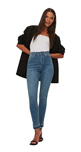 NA-KD Damen Skinny High Waist Open Hem Jeans, Mittelblau, 34 EU von NA-KD