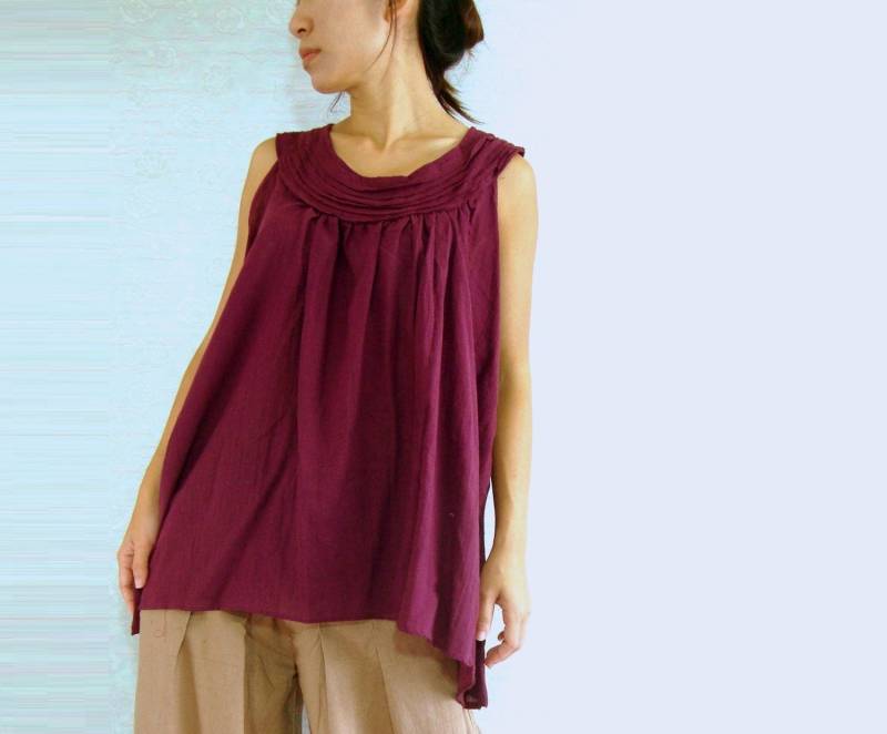Großes Bordeauxfarbene Baumwollbluse Lockeres Ärmelloses Sommer Umstands Top - Top001 von NAAMJai