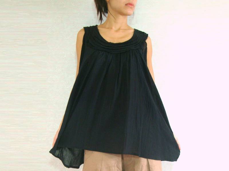 Sommer Umstandsbluse in Schwarz Große Ärmellose Baumwollbluse Mutterschaft Oberteile Lockere Baumwolloberteile - Top001 von NAAMJai