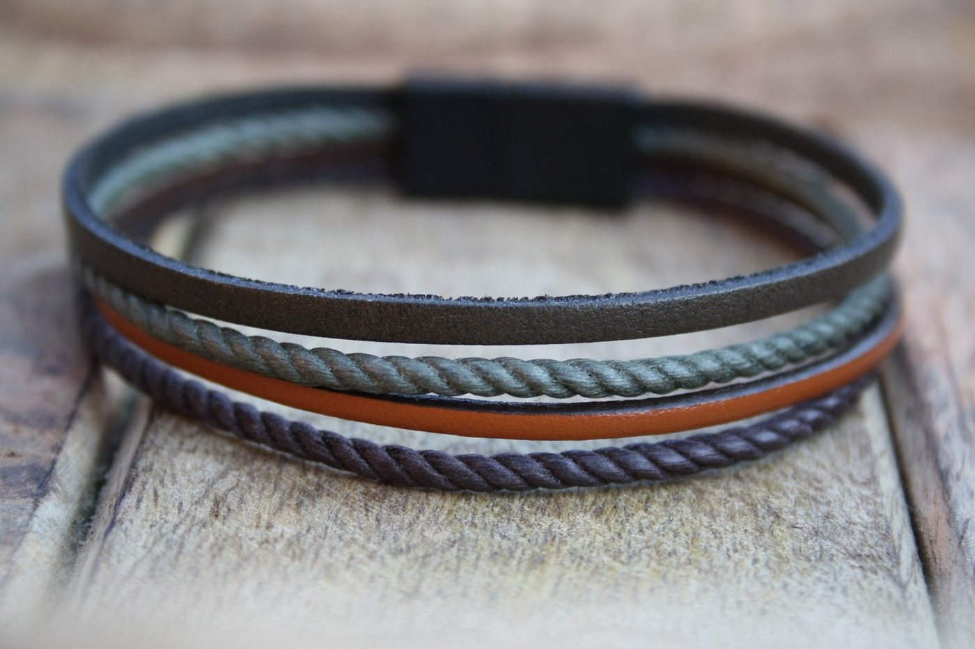 NAHLE Lederarmband Herren Leder Armband (1-tlg), aus Echtleder - mit Magnetverschluss für ein bequemes verschließen von NAHLE