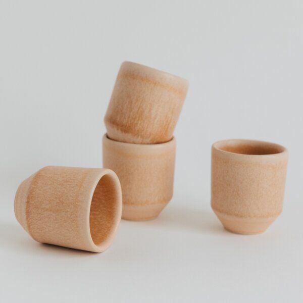 NAKOA Keramik Espresso Tassen 4er Set I Handgefertigtes Steingut I Hochwertige Espressobecher ohne Henkel I Tassen Set I Moderne Espressotassen I Spülmaschinenfest I Kleine Becher 70ml von NAKOA