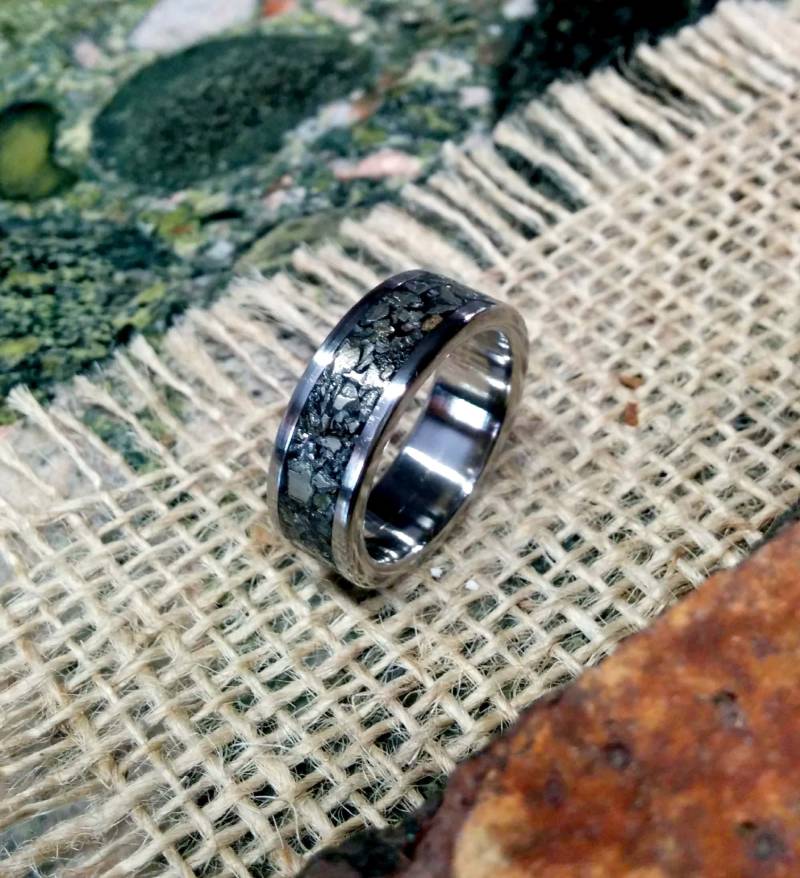 Herren Pyrit Ring Band. 2, 5mm Dicke.8-12mm Breite Auswahl. Titan Grade 2 Herren Pyrit Ring Band. 2, 5mm Dicke.8-12mm Breite Auswahl. Titan Grade 2 von NAKOBI