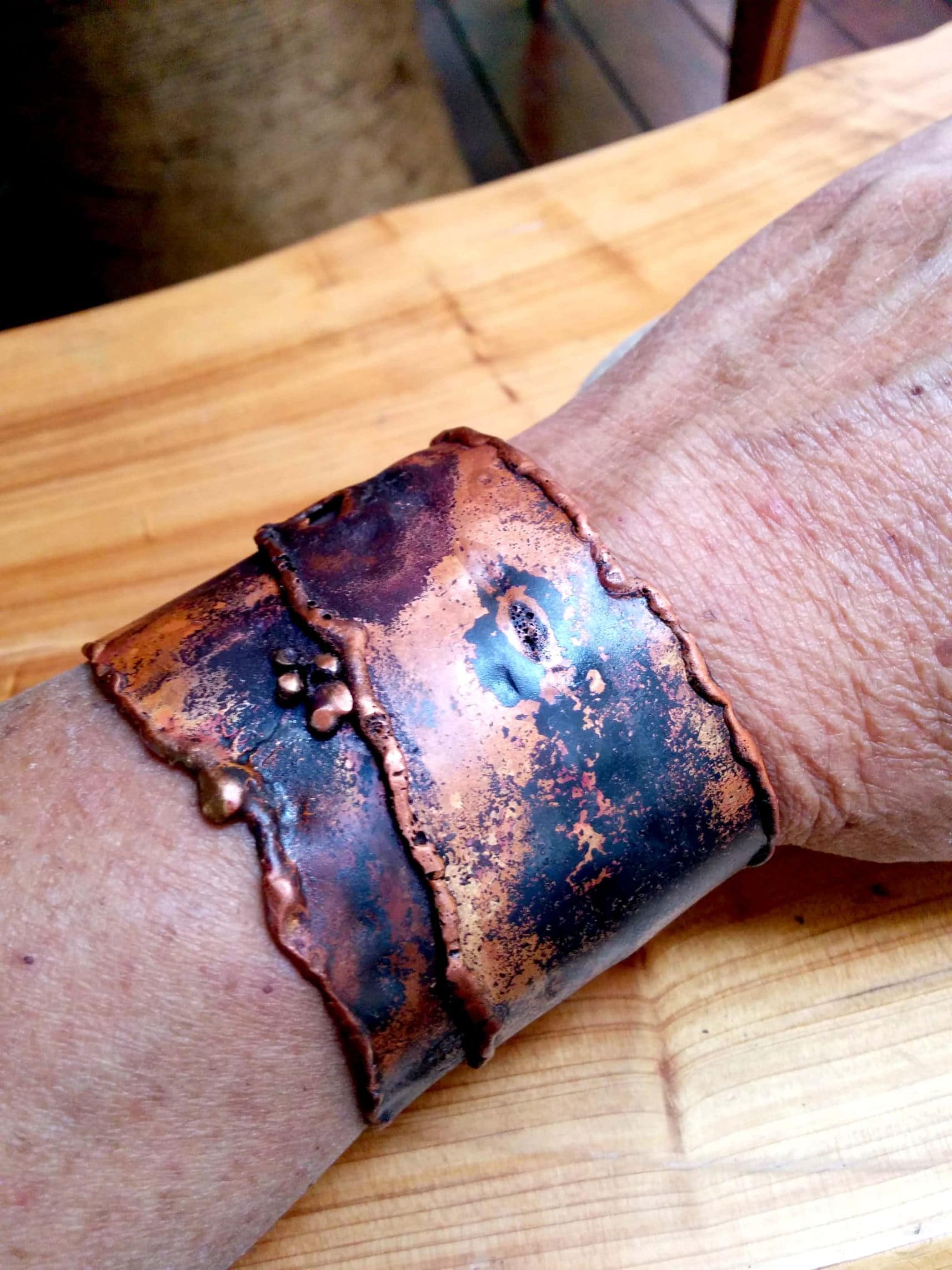 Rustikale Geschmolzene Kupfer Manschette Armband. 2" Breit. Rustikal Im Alter von NAKOBI