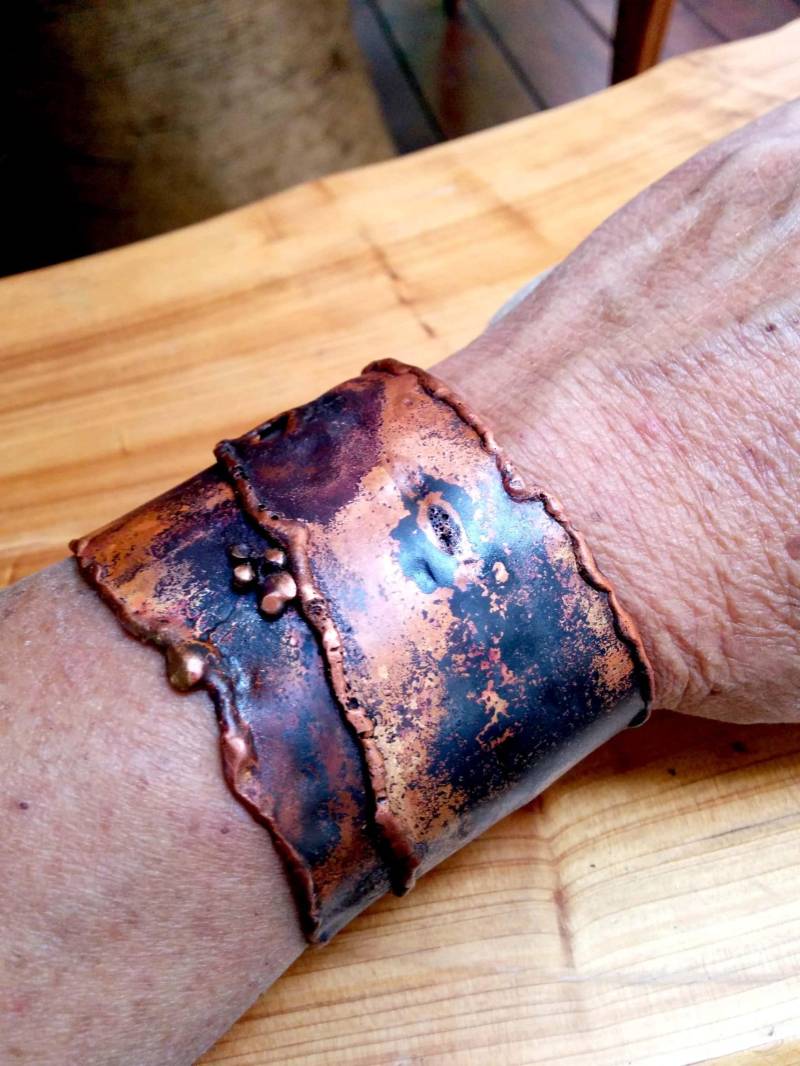 Rustikale Geschmolzene Kupfer Manschette Armband. 2" Breit. Rustikal Im Alter von NAKOBI