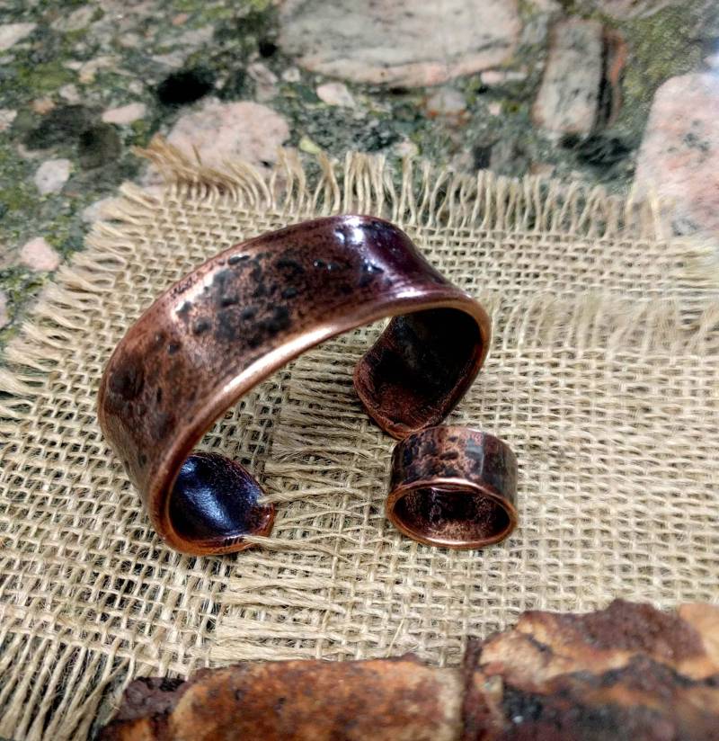 Rustikale Kupfer Manschette Ring Und Armband. Gehämmert Rustikale Kupfer Manschette Ring Und Armband. Gehämmert von NAKOBI