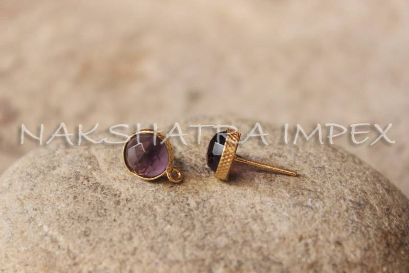 Amethyst Hydro Quarz 8mm Rund Facettiert 925 Sterlingsilber Gold Plattiert Strukturierte Oberfläche Ohrstecker von NAKSHATRAIMPEX