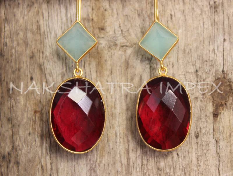 Aqua Chalzedon Square & Rosa Quarz Oval Briolette 925 Sterlingsilber Gold Plattiert Ohrbügel Ohrringe von NAKSHATRAIMPEX