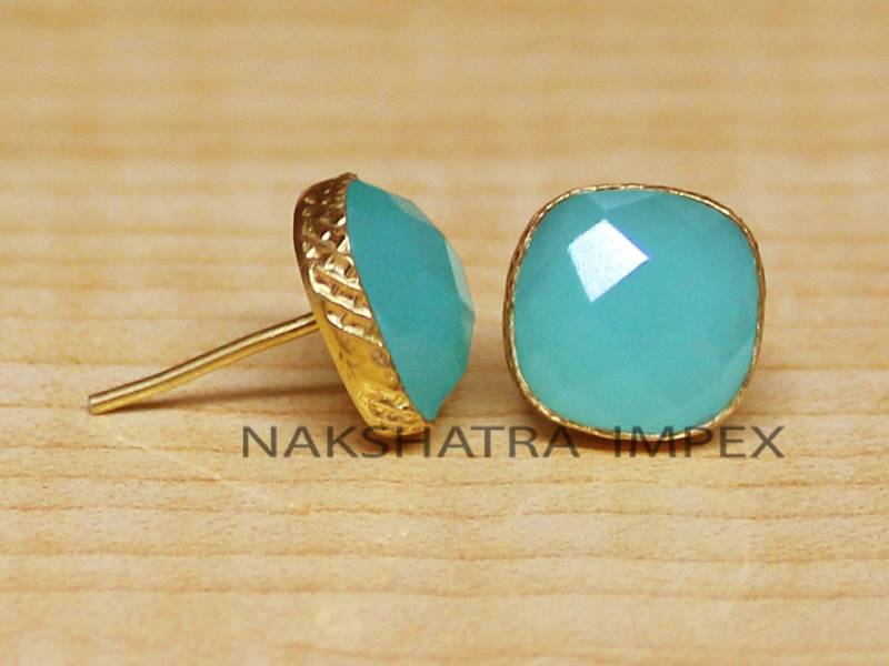 Aqua Hydro Quarz Kissen Karo Schliff 925 Sterling Silber Vergoldet Textur Finish Ohrstecker-Aqua Quadrat Edelsteine Ohrringe von NAKSHATRAIMPEX