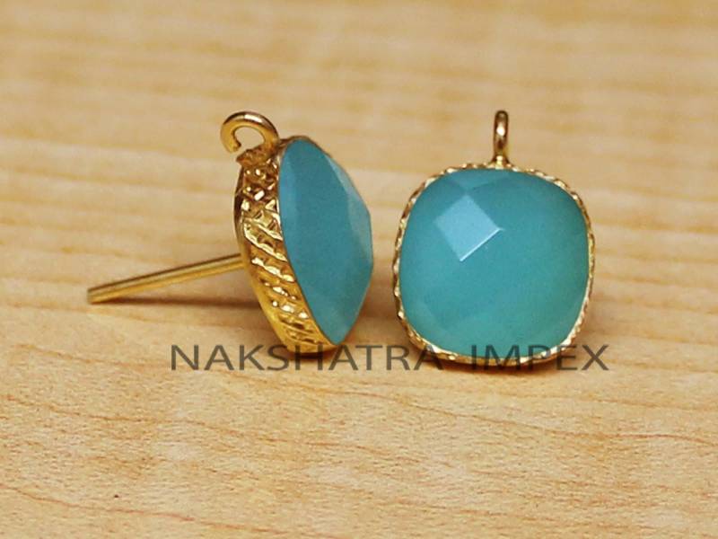 Aqua Hydro Quarz Kissen Karo Schliff 925 Sterling Silber Vergoldet Textur Finish Ohrstecker Mit Schleife-Aqua Quadrat Ohrringe von NAKSHATRAIMPEX