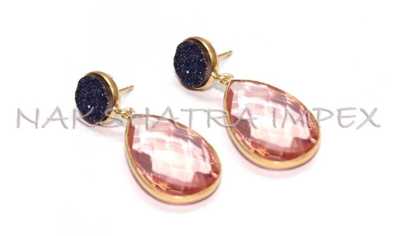 Blau Beschichtete Druzy Rund & Pfirsichquarz Birne Briolette 925 Sterling Silber Vergoldet Post Ohrringe von NAKSHATRAIMPEX