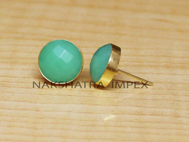 Chrysopras Quarz Rund Facettiert 925 Sterling Silber Vergoldet Glatte Finish Ohrstecker | Wire Wrapped Posts Mehrere Größen Verfügbar von NAKSHATRAIMPEX