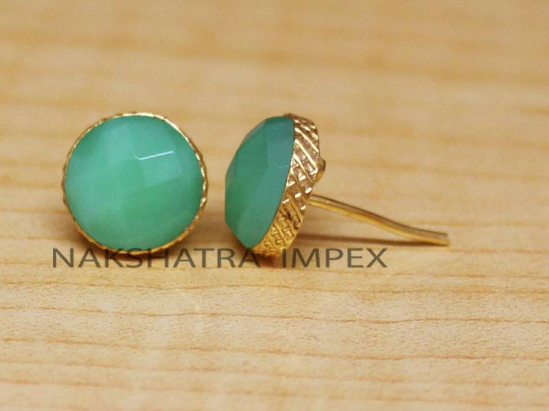 Chrysopras Quarz Rund Facettiert 925 Sterling Silber Vergoldet Strukturierte Lünette Ohrstecker - Prächtige Flache Rückseite Winzig Kreisgrün Tops von NAKSHATRAIMPEX