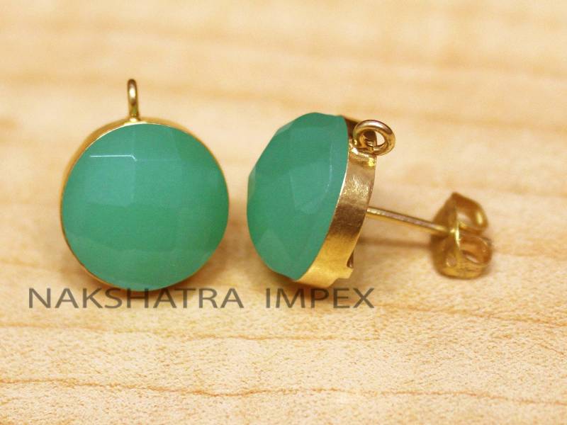 Chrysoprasquarz Karo Schliff 925 Sterling Silber Vergoldet Glatt Finish Ohrstecker Mit Schleife-Grüner Chrysopras Rund Ohrringe von NAKSHATRAIMPEX