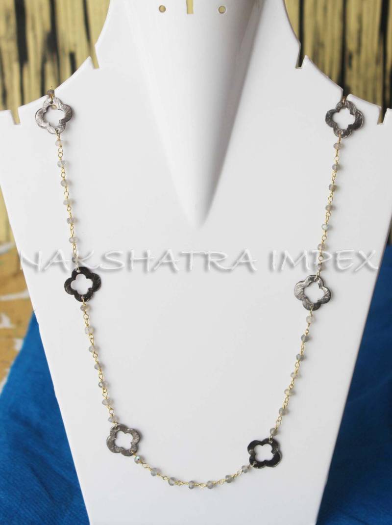 Der Labradorit Rondelle Facette 925 Sterling Silber Perlen Kette Gold Vergoldet Halskette Mit Oxidiertem Messing Klee Rundum von NAKSHATRAIMPEX