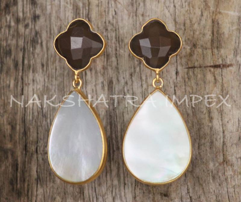 Graue Calcidony Klee & Mutter Der Perle Birne Glatt 925 Sterling Silber Gold Vergoldet Post von NAKSHATRAIMPEX