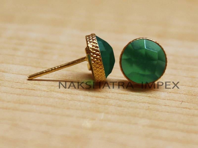 Grüner Onyx Rund Karo Schliff 925 Sterling Silber Vergoldet Textur Finish Ohrstecker-Handgefertigter Designer Edelstein Ohrring Schmuck von NAKSHATRAIMPEX