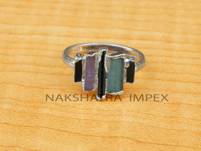 Handgemachter Turmalin Stick Multi Color Ring, Zarter Stapelring, Wassermelonen Kristall Roh Edelstein Boho Art Deco Schattenbänder von NAKSHATRAIMPEX