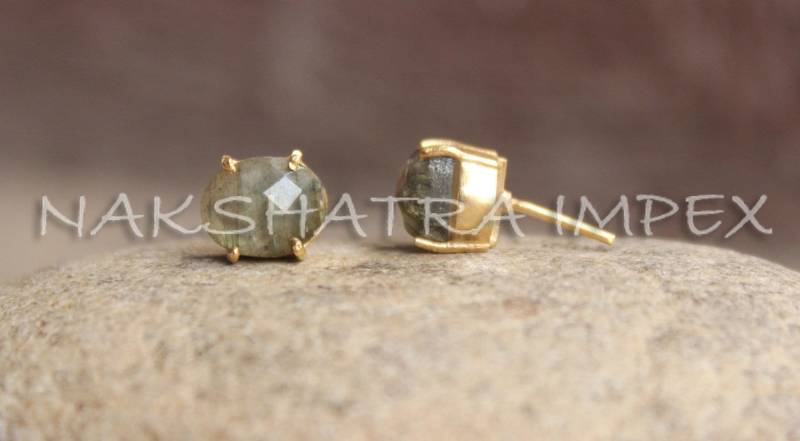 Labradorit 8x10mm Oval Facettierte Vermeil Krallen Ohrstecker von NAKSHATRAIMPEX