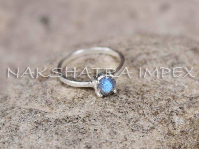 Labradorit Rund Facettiert 925 Silber Klauen Ring, Sterling Band Kleine Edelstein Draht Gewickelt, Alle Größen Boho Schmuck von NAKSHATRAIMPEX