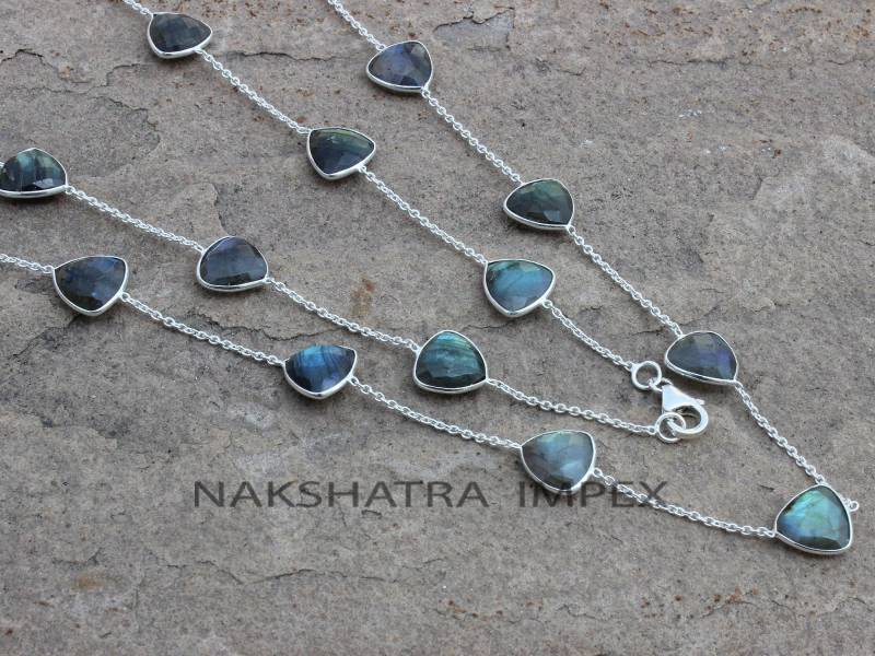 Labradorit Silberkette, Dreieck Facettierten Edelstein. Blauer Blitz Labra Solitaire Halskette. Echter Schmuckstein von NAKSHATRAIMPEX
