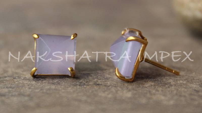 Lavendel Hydro Quarz 10mm Pyramide Facettiert 925 Sterling Silber Vergoldet Stecker Ohrstecker von NAKSHATRAIMPEX