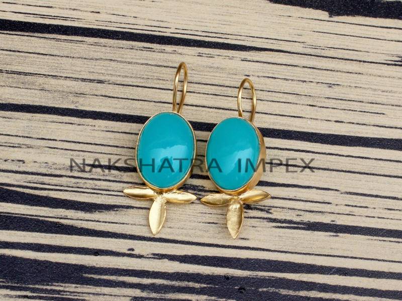 Marine Blue Aqua Hydro Quartz Oval Cabochon 925 Sterling Silber Vergoldet Ohrringe, Designer Blumen Gegenöl Edelstein Ohrringe von NAKSHATRAIMPEX